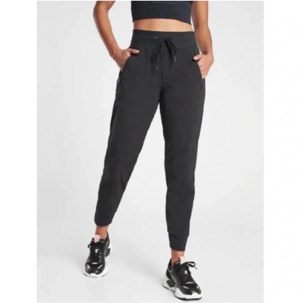 Athleta Trekkie North Jogger in Black Size 2